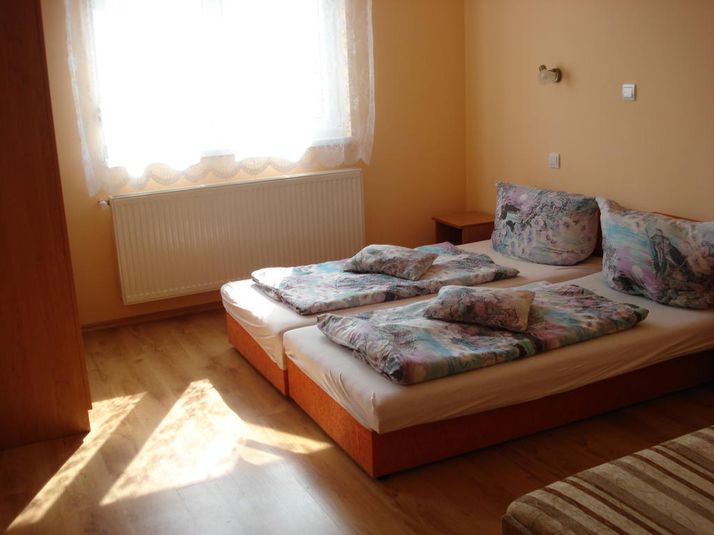 Sunshine Apartment Hajduszoboszlo Room photo